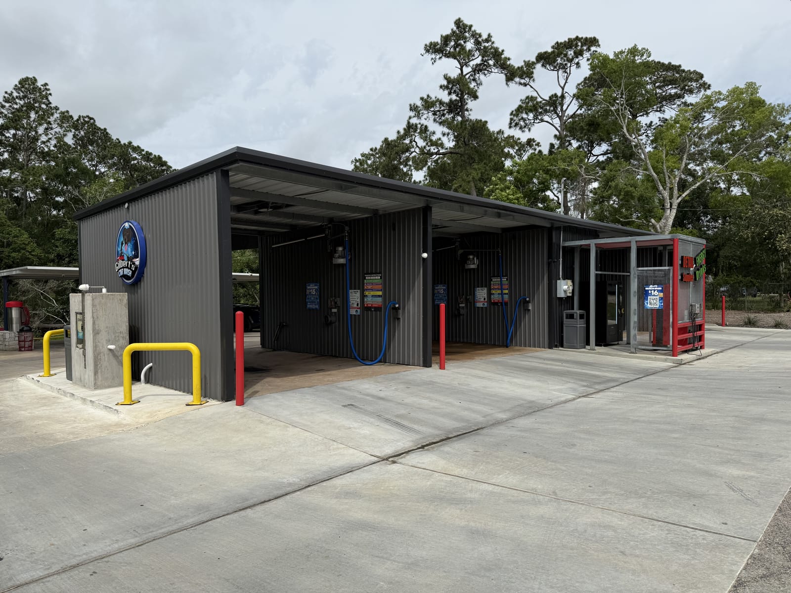 Gilbert's Car Wash Dickinson — self-serve bays and entrance.